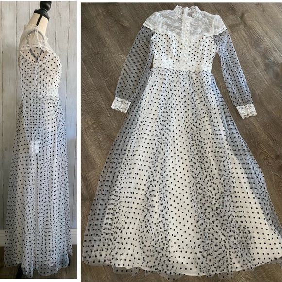 Rose Velvet Dotted tulle gown - Picture 3 of 13